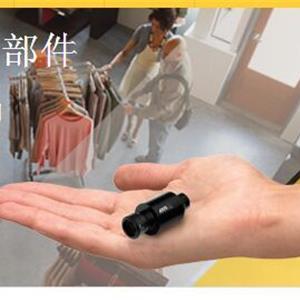 安讯士AXIS F1015的室内监控摄像机提供 HDTV 1080p分辨率、 53°至 108°之间水平视野的变焦镜头